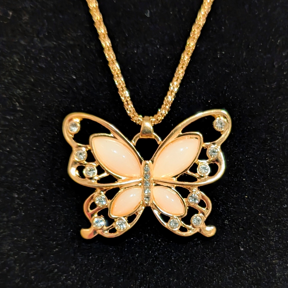 Elegant Gold Butterfly Pendant Necklace
